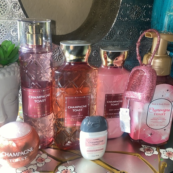Bath and Bodyworks Champagne and Toast Gift Set Combo - Picture 4 of 4